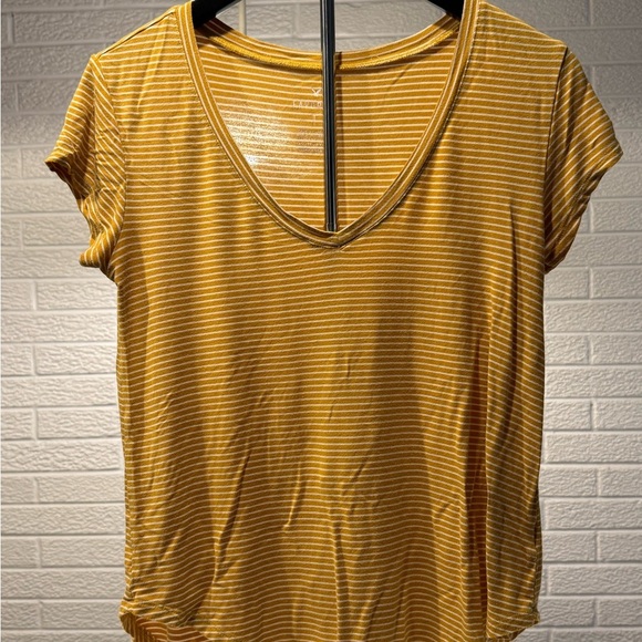 American Eagle Outfitters Yellow Short Sleeve T-Shirt Relaxed Fit - Picture 1 of 3